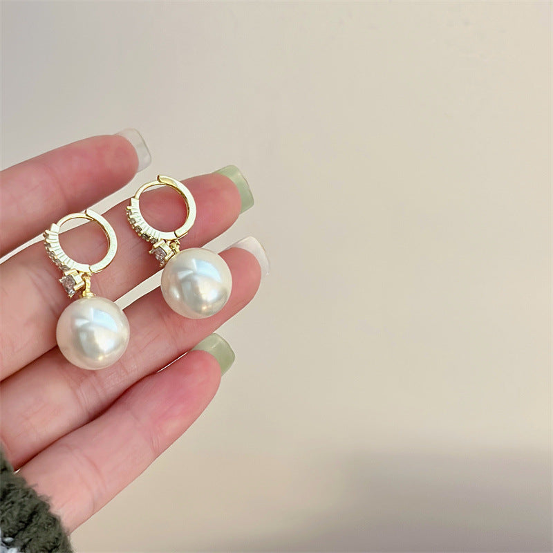 Women's Casual Elegant Simple Pearl Earrings