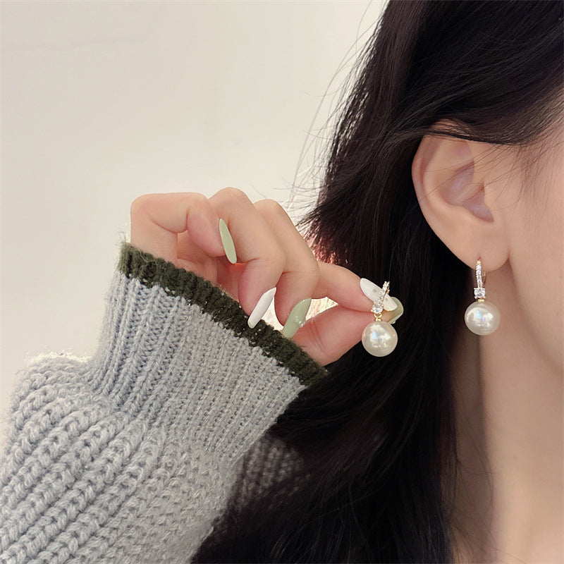 Women's Casual Elegant Simple Pearl Earrings